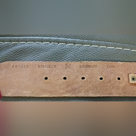 Fossil leather belt, chain woven, tooled flowers on end. Womens. Size Medium. - Picture 6 of 8